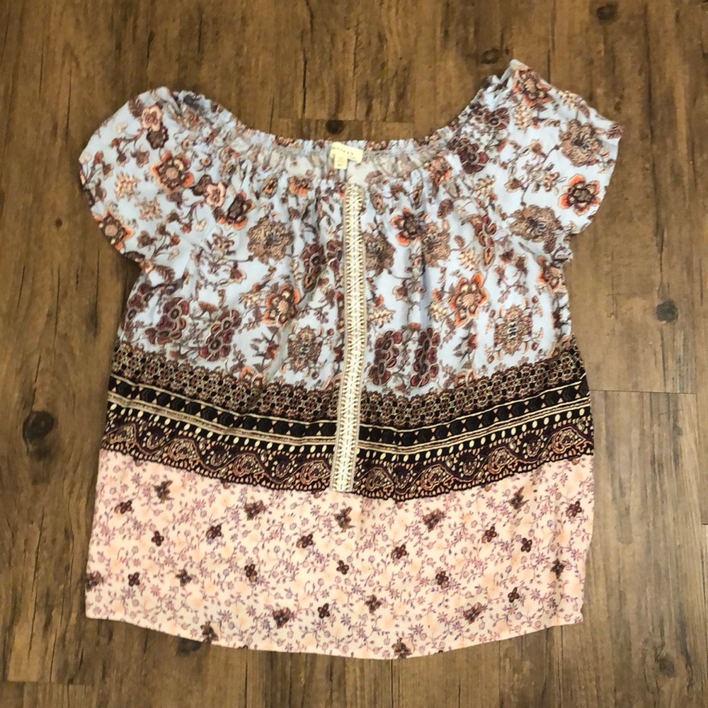 Monteau off the shoulder patterned top